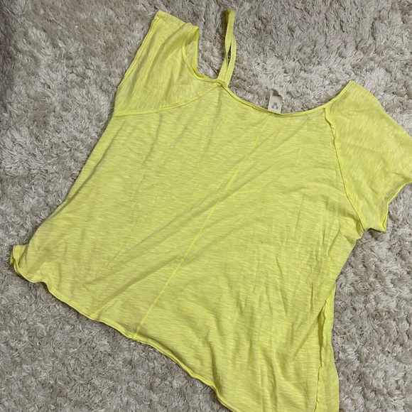 Free People Alex Cold Shoulder Tee in yellow/green M - Picture 4 of 4